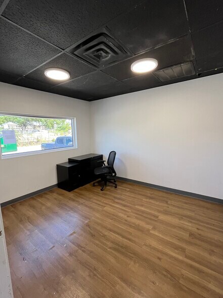 More Photos Of 820 Shelby Ln, Austin Warehouse For Lease