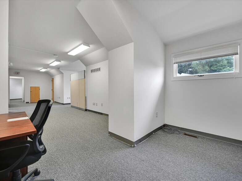 More Photos Of 120 Commons Ct, Chadds Ford Office For Lease