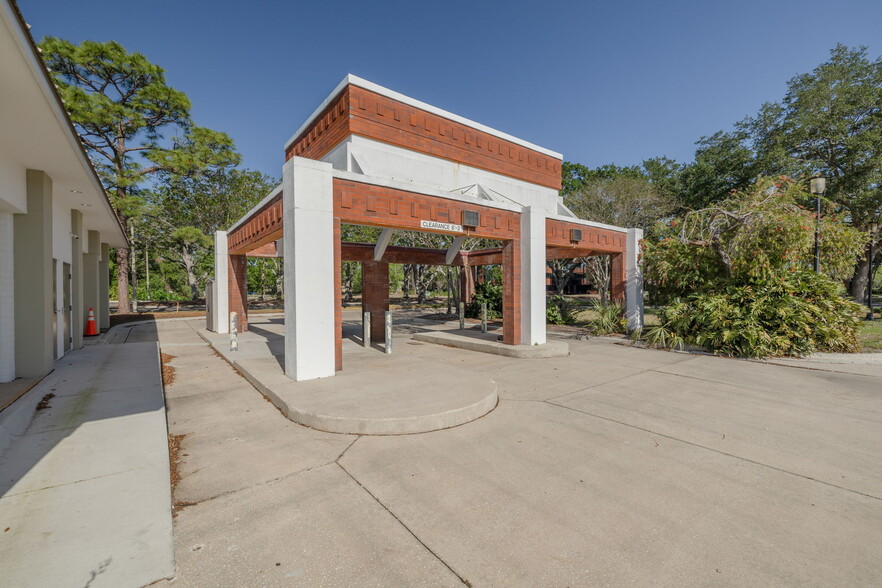 More Photos Of 5501-5555 Roosevelt Blvd, Clearwater Unknown For Lease