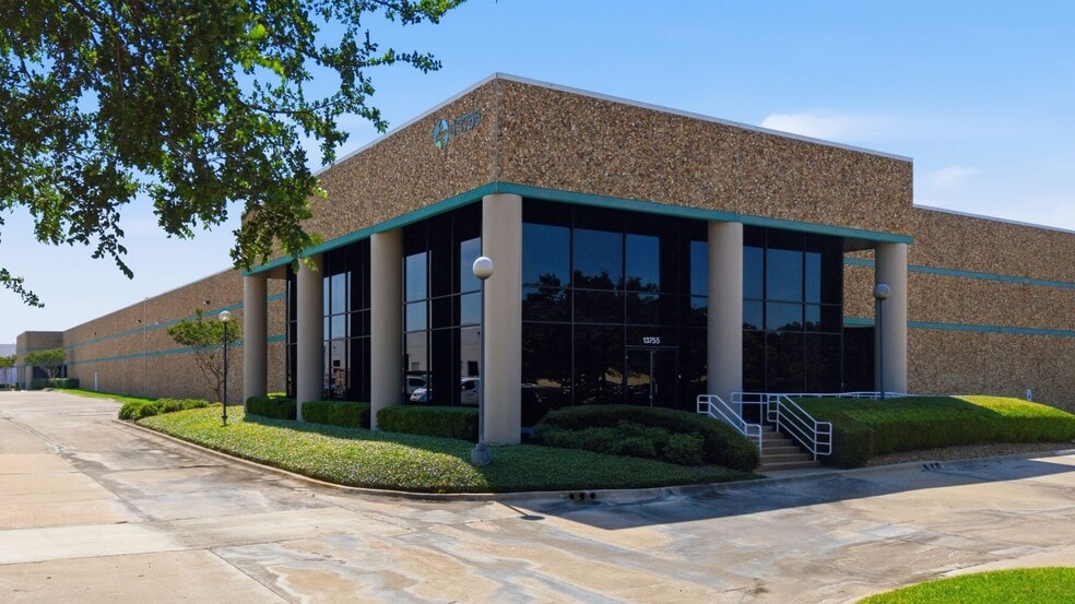 More Photos Of 13755-13775 Benchmark Dr, Farmers Branch Warehouse For Lease