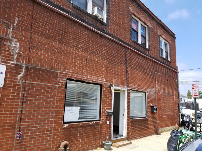 More Photos Of 22 Van Buren Ave, Floral Park Warehouse For Lease