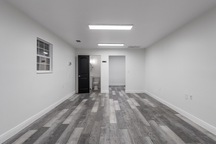 More Photos Of 3143 W Tharpe St, Tallahassee Warehouse For Lease