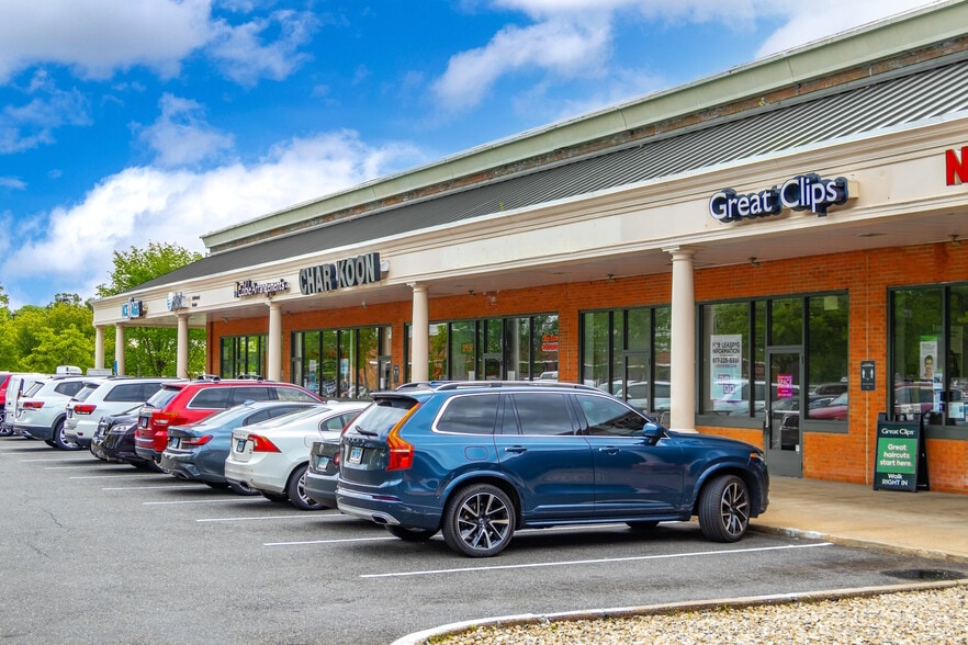 More Photos Of 1095 Kennedy Rd, Windsor General Retail For Lease