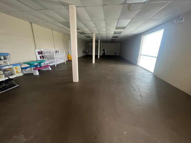 More Photos Of 2307 S Boston Rd, Danville Flex For Sale