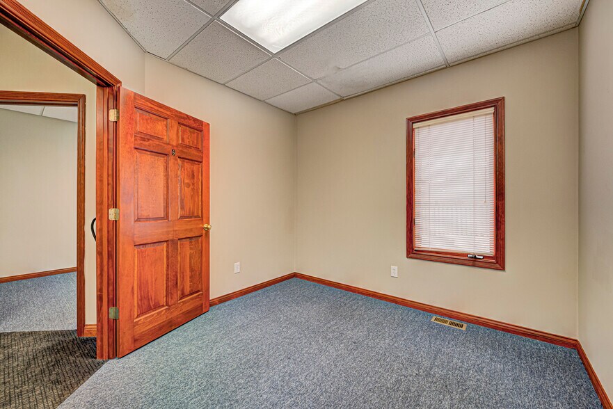 More Photos Of 4582 Northwest Plaza West Dr, Zionsville Office For Lease