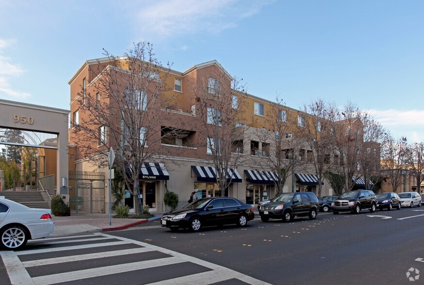 Primary Photo Of 900-980 Main St, Redwood City Apartments For Lease