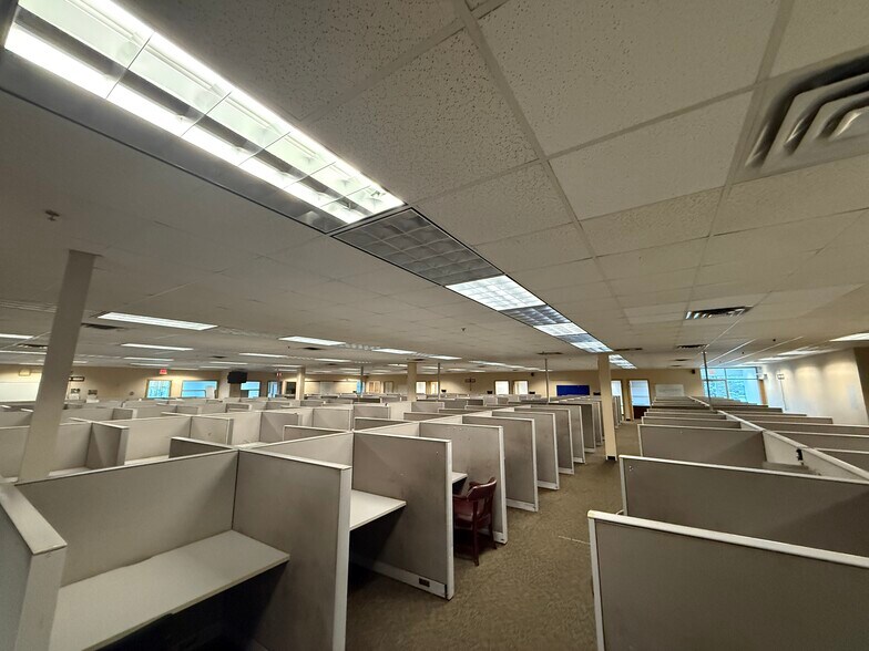 More Photos Of 9942 N Alpine Rd, Machesney Park Light Distribution For Sale