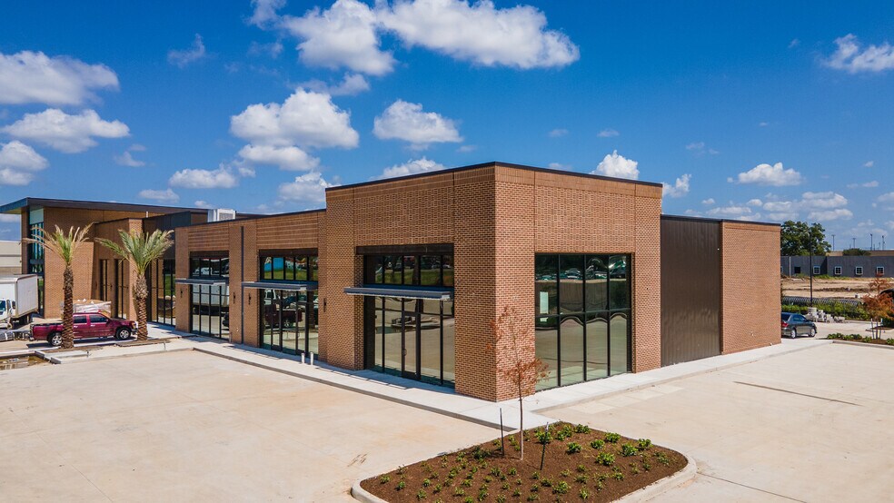 More Photos Of 11941-11947 S Highway 6, Sugar Land General Retail For Lease