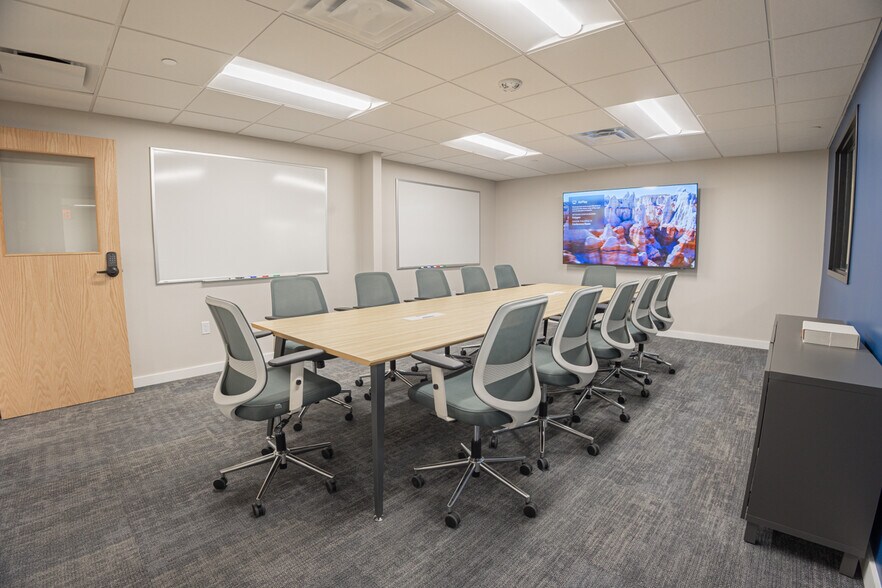 More Photos Of 4900 Calvert St, Dallas Distribution For Lease