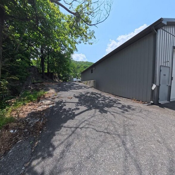 More Photos Of 215 Mauch Chunk St, Pottsville Flex For Sale