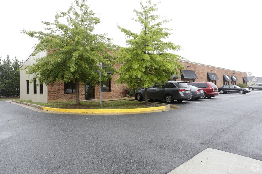 Primary Photo Of 161 Prosperity Dr, Winchester Showroom For Lease