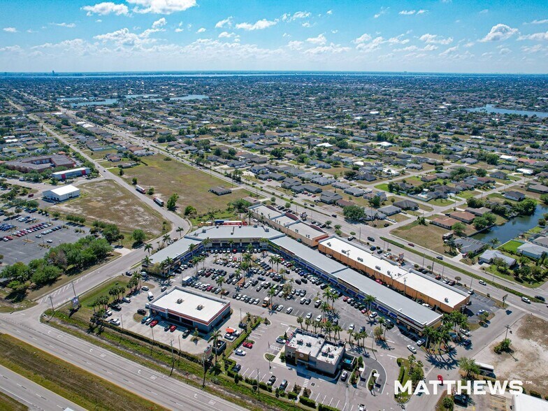 More Photos Of 110 NE 2nd Pl, Cape Coral Freestanding For Sale