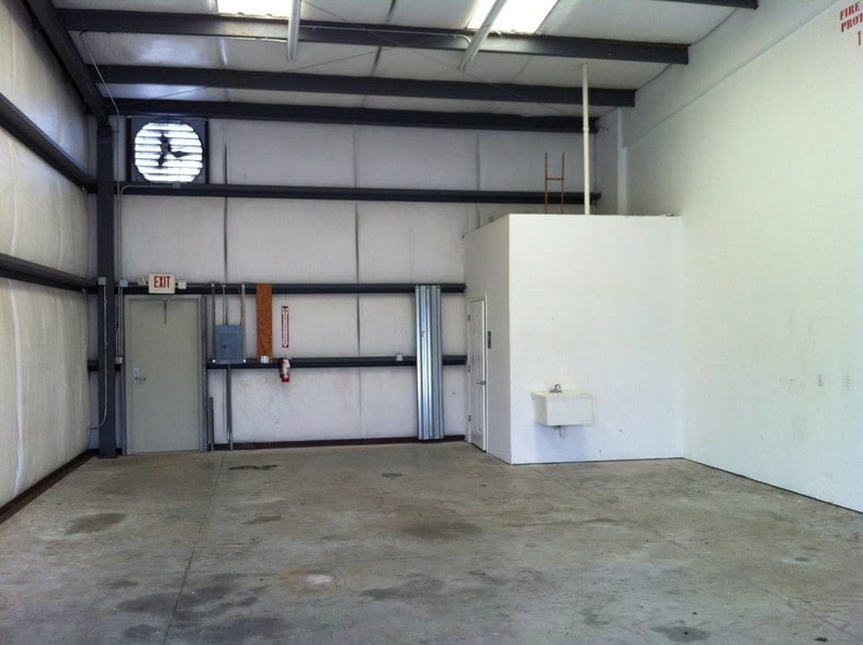 More Photos Of 330 Stan Dr, Melbourne Warehouse For Lease