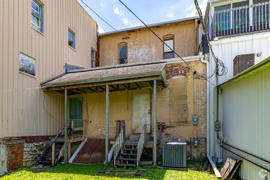 More Photos Of 127 E High St, Toledo Restaurant For Lease