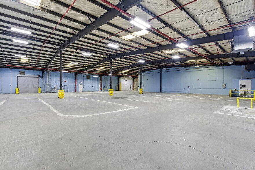 More Photos Of 1120 Commercial Blvd N, Arlington Warehouse For Lease