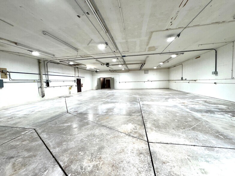 More Photos Of 4610 Femrite Dr, Madison Warehouse For Lease