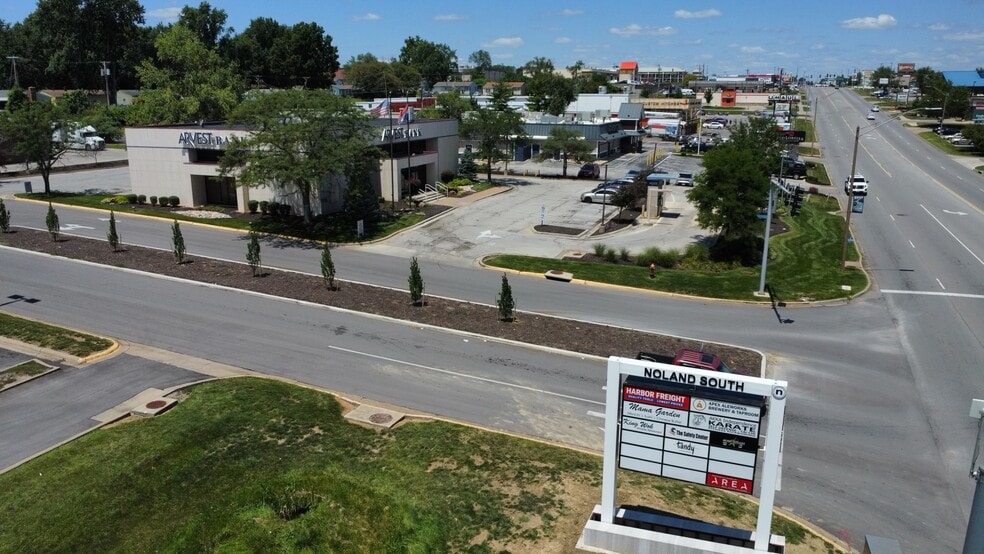 More Photos Of 4420-4484 S Noland Rd, Independence Unknown For Lease