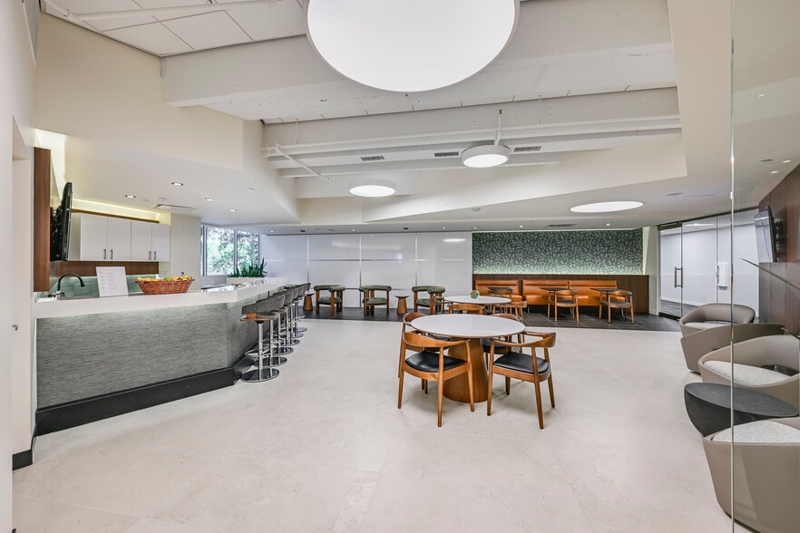 More Photos Of 909 Lake Carolyn Pky, Irving Office For Lease