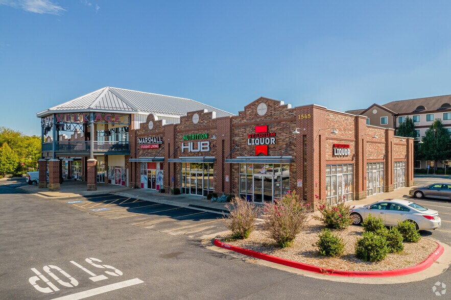 More Photos Of 1545 W 15th St, Fayetteville Restaurant For Lease