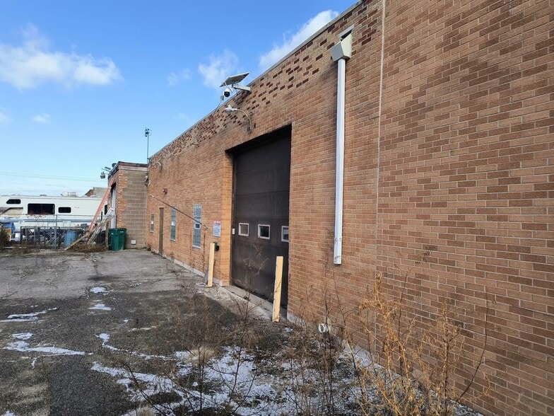 More Photos Of 3731 Arthur St, Gary Warehouse For Lease
