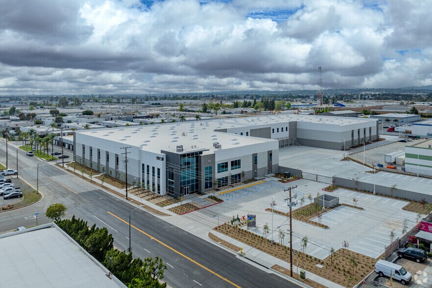 More Photos Of 3071 E Coronado St, Anaheim Warehouse For Lease