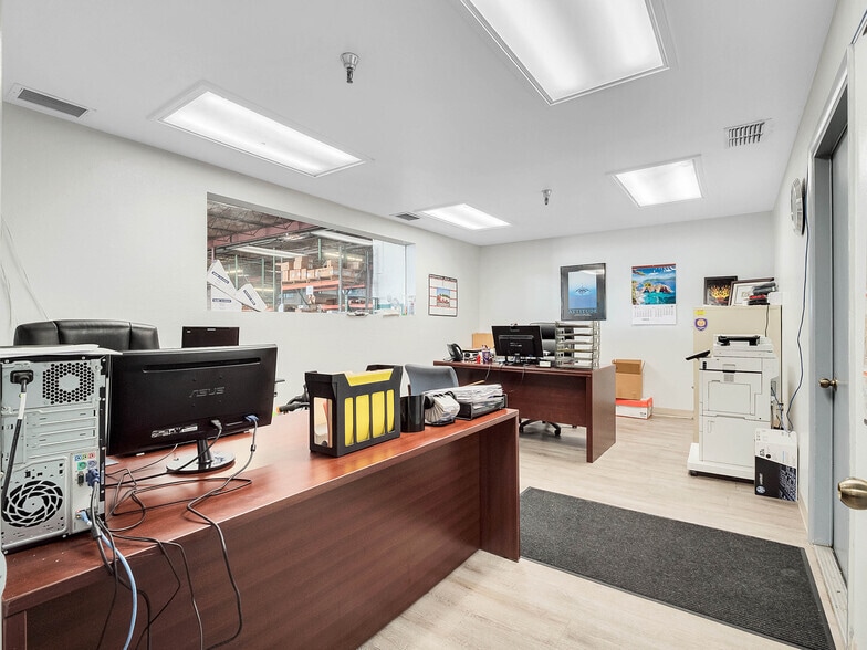 More Photos Of 777 W Central Blvd, Orlando Warehouse For Sale