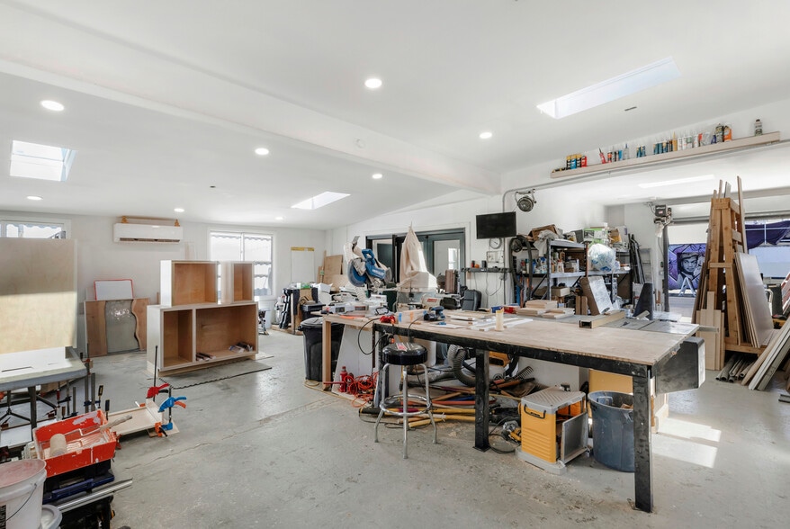 More Photos Of 3475 Union Pacific Ave, Los Angeles Manufacturing For Sale