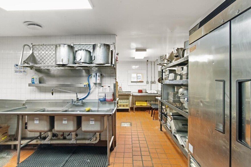 More Photos Of 1725 George Washington Memorial Hwy, Gloucester Point Restaurant For Sale