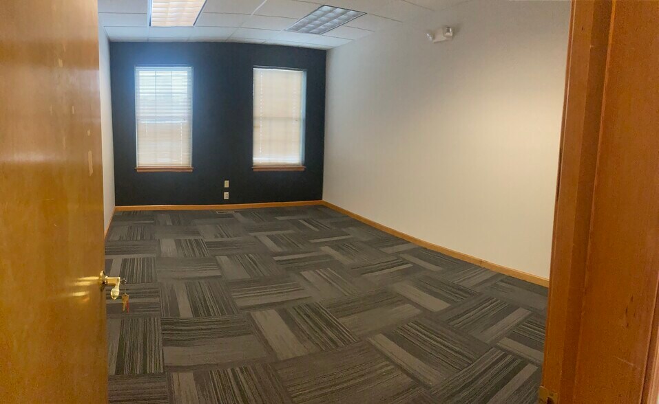 More Photos Of 6 Creamery Brk, East Granby Medical For Sale