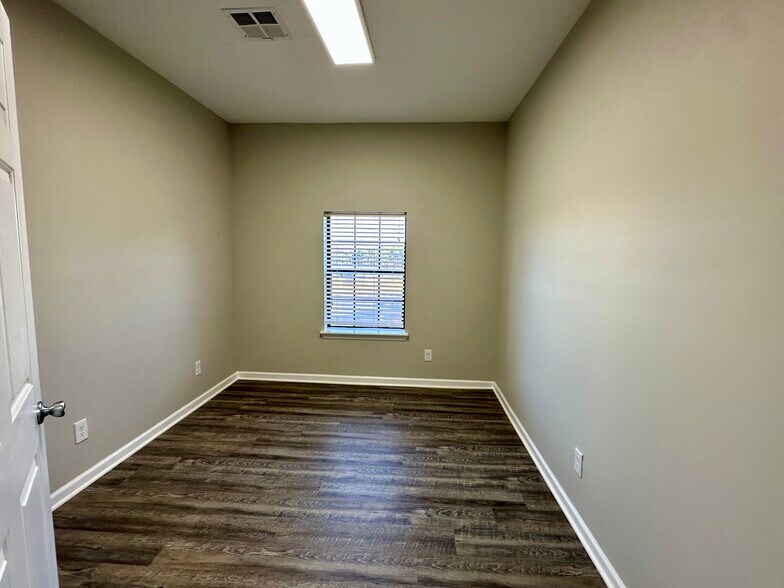 More Photos Of 6441 Bonny Oaks Dr, Chattanooga Medical For Lease
