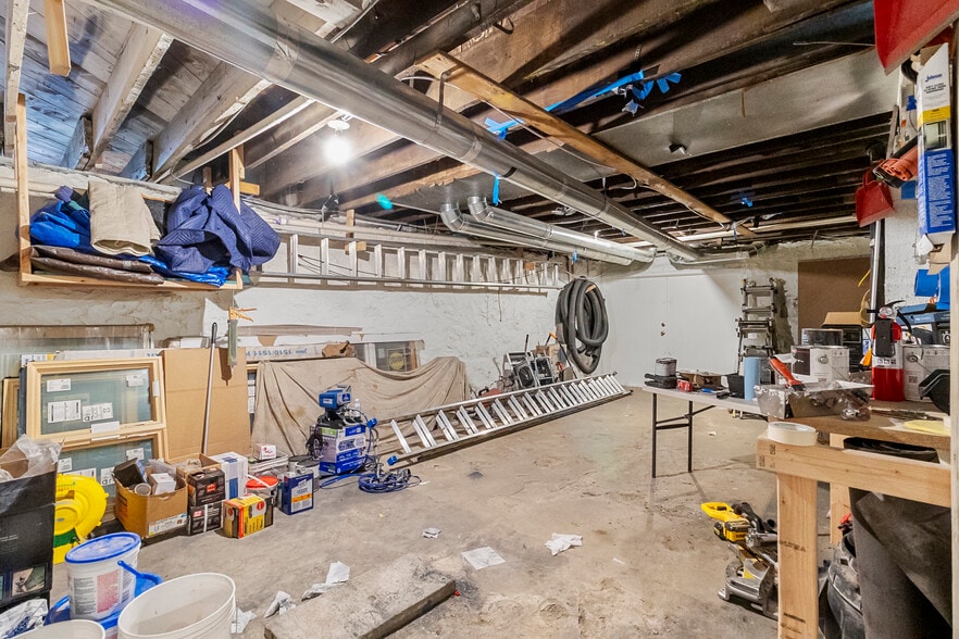 More Photos Of 1119-1123 Merriam Ln, Kansas City Office For Sale