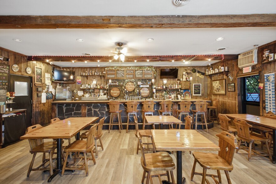 More Photos Of 352 Quaker Rd, Queensbury Restaurant For Sale