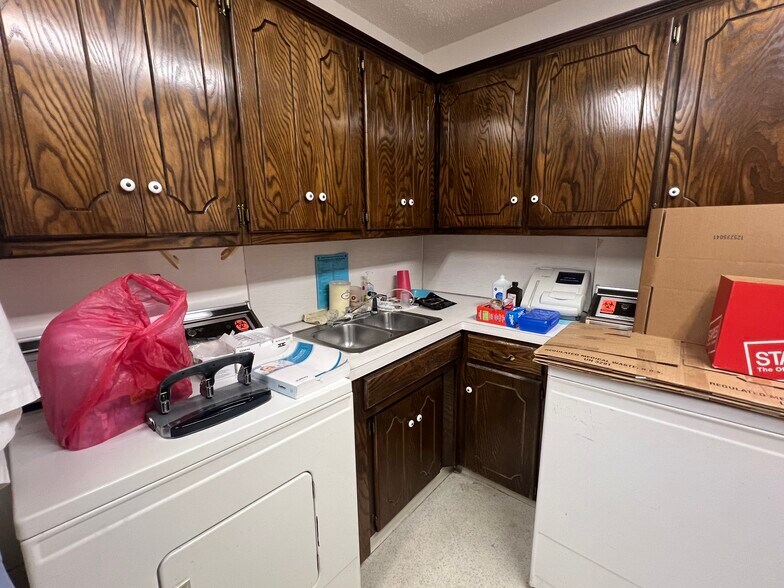 More Photos Of 628 4th St, Healdton Healthcare For Sale