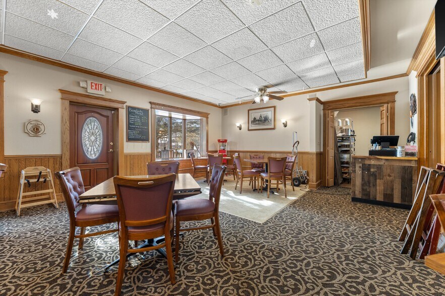 More Photos Of N67W33525 County Road K, Oconomowoc General Retail For Sale