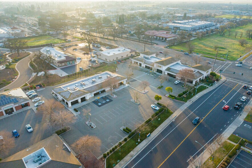 More Photos Of 9591 Laguna Springs Dr, Elk Grove Freestanding For Lease