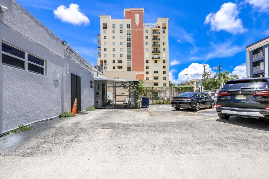 More Photos Of 1410 SW 1st St, Miami General Retail For Lease
