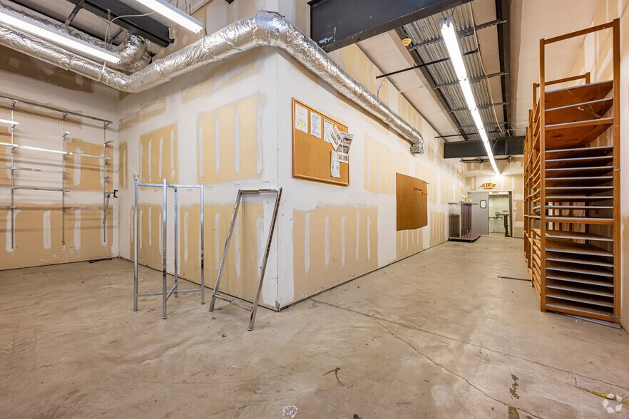 More Photos Of 1420 Hospital Rd, New Roads Storefront For Lease