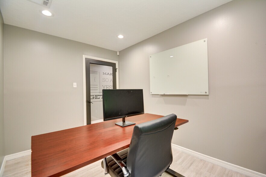 More Photos Of 26615 Oak Ridge Dr, The Woodlands Office For Lease