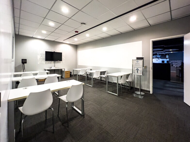 More Photos Of 100 N Queen St, Lancaster Office For Sale