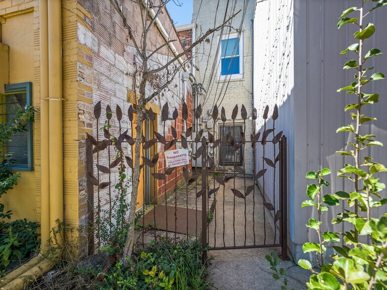 More Photos Of 58 Broadway St, Asheville Storefront Retail Residential For Sale