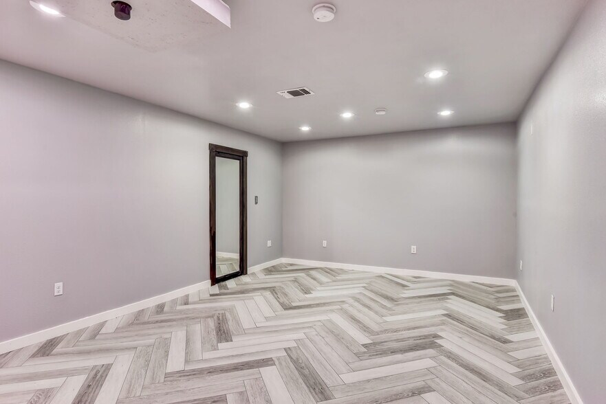 More Photos Of 4803 West Ave, San Antonio Showroom For Lease