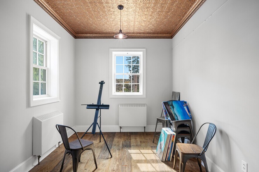 More Photos Of 12 Main St, Essex Office For Lease
