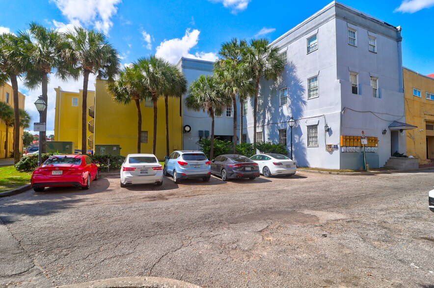 More Photos Of 182-184 E Bay St, Charleston Storefront Retail Office For Lease