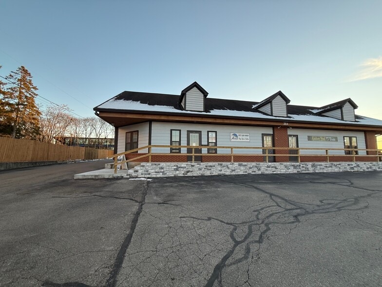 More Photos Of 264 N Main St, Centerville Storefront Retail Office For Lease