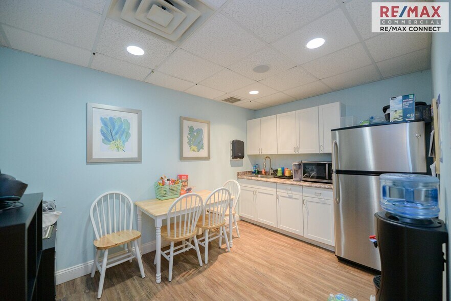 More Photos Of 401 Oyster Point Rd, Newport News Medical For Sale