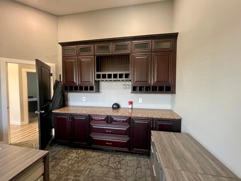 More Photos Of 501 Prosperity Way, North Sioux City Industrial For Sale