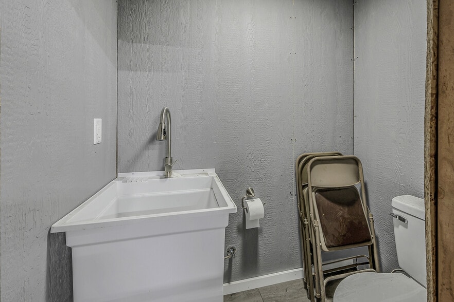 More Photos Of 515 Wyoming Ave, Scranton Flex For Sale