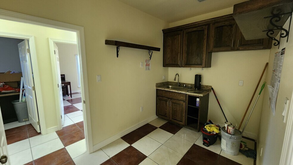 More Photos Of 2313 Citrus Ln, Mission Loft Creative Space For Lease