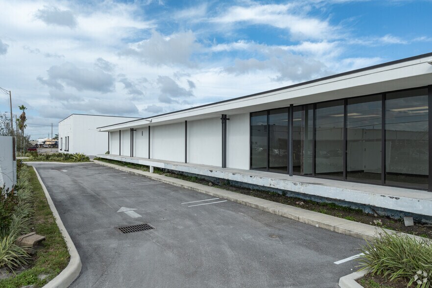 More Photos Of 6501 NW 37th Ave, Miami Warehouse For Lease