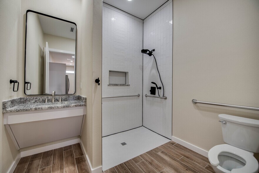 More Photos Of 1712 FM 1788, Midland Warehouse For Lease